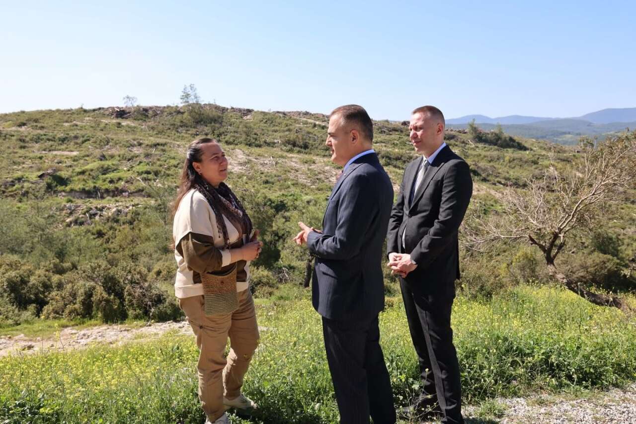Vali Akbıyık İkizköy’de Talepleri Yerinde Dinledi 3